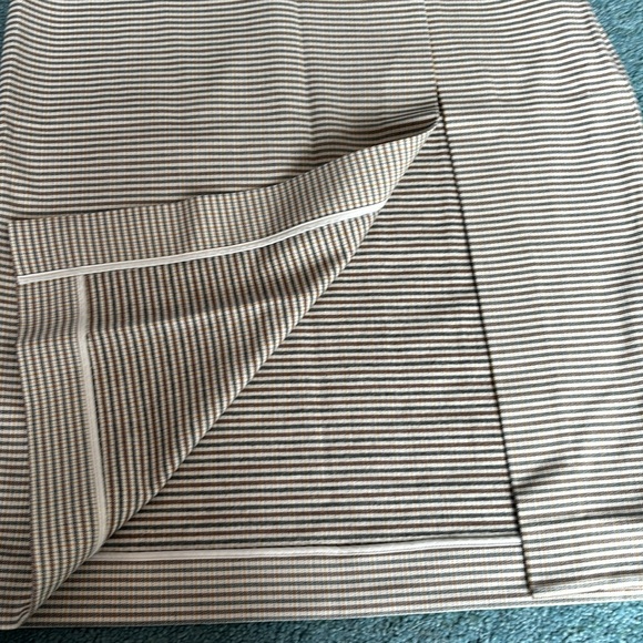 Babaton Aritzia pencil skirt - Picture 4 of 10